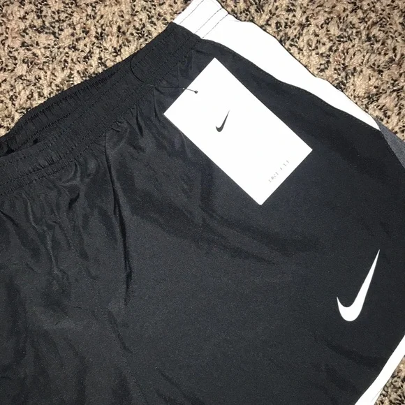Nike Women's Black Running Shorts Size Small | NWT! - Picture 2 of 4